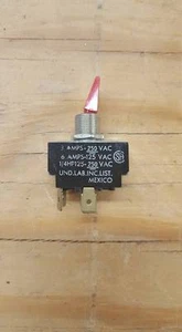 CARLING HEAVY DUTY AC RATED TOGGLE SWITCH 3A 250VAC W92 - Imagen 1 de 1
