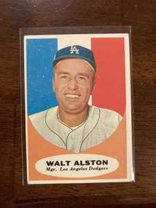 1961 Topps Walt Alston EXMT Rookie RC #136 Baseball Card