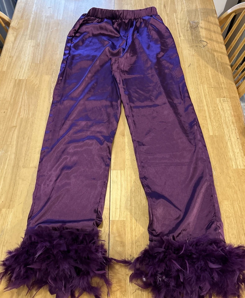 Pantalón Boohoo Satinado Púrpura Plumas en la Parte Inferior Talla 4 Foto 1 de 4