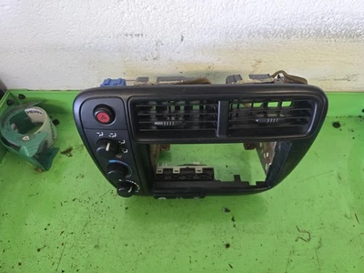 Honda Civic 1999-2000 OEM tablero central bisel de control de clima con rejillas de ventilación Foto 1 de 4