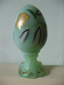 Fenton Jade Green Art Glass Egg.Limited Edition.Hand Painted & Signed By Artist. - Picture 1 of 3