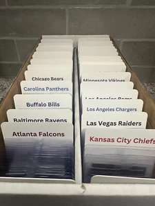 32 HOHE Sportkartenteiler mit 32 kostenlosen NFL Team Logos gedruckt auf Set - Bild 1 von 5