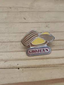 Pin's Pins Pin Enamel 26 Gâteaux Biscuit Madeleines COMMERCY "GROJEAN" - Imagen 1 de 3