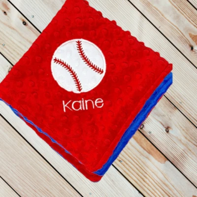 Персонализированное двустороннее детское одеяло с монограммой на бейсбольную тему Minky Dot - Изображение 1 из 4