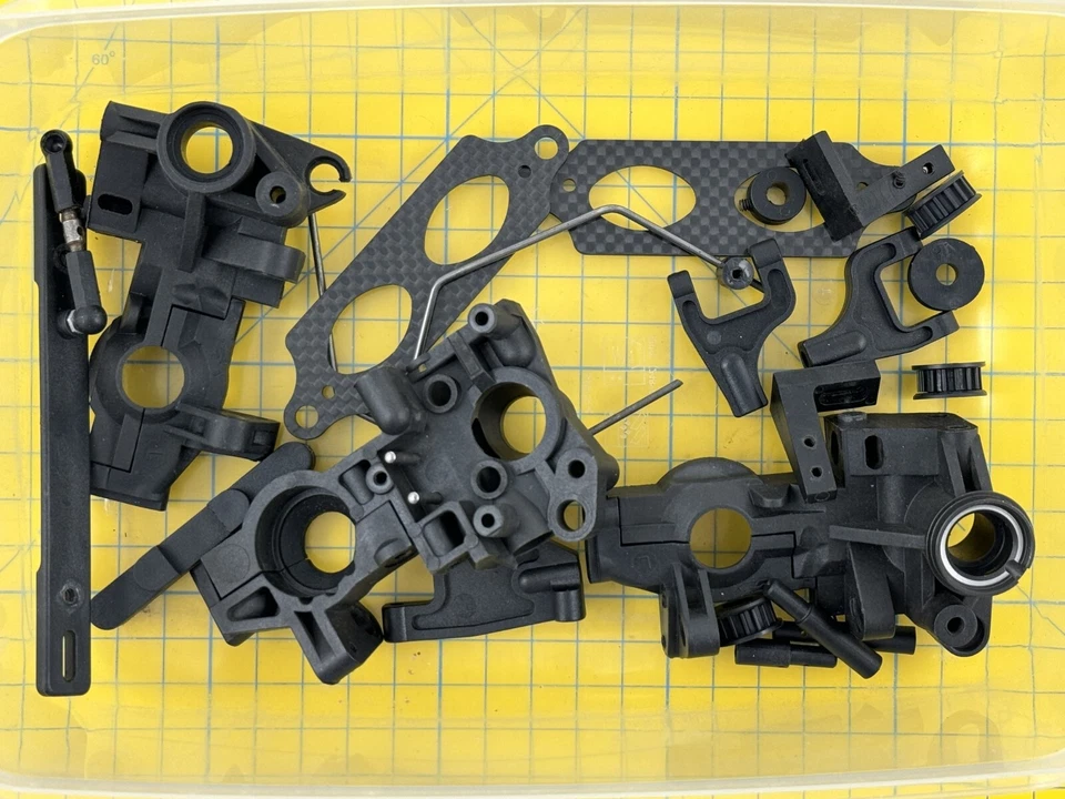 Serpent Sortiment Zubehör Ersatzteil Unterschiedlich - Vintage RC - Bild 1 von 1