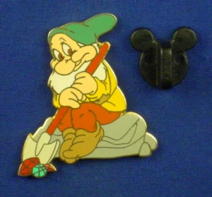 Bashful Shoveling Jewels Snow White and the Seven Dwarfs Pin # 8178 - Picture 1 of 5