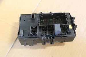 2017 2018 2019 CHEVROLET TAHOE FUSE RELAY BOX 84114433 - Picture 1 of 8