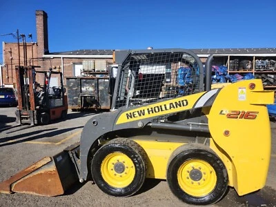 New Holland L216 2015 minicargadora Foto 1 de 4