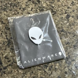 Alienware White Pin, Collectible Pin (brandneu, versiegelte Tasche) - Bild 1 von 2