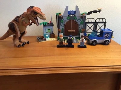LEGO Juniors Jurassic World T Rex Breakout 10758 Missing Baby Dino Foto 1 de 4