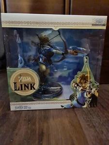 The Legend of Zelda - Link Breath of the Wild Collectors PVC 10"  Statue Figure - Picture 1 of 4