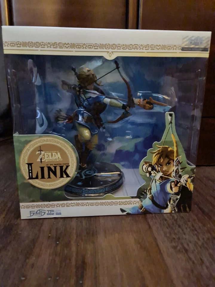 The Legend of Zelda - Link Breath of the Wild Collectors PVC 10"  Statue Figure - Image 1 of 4