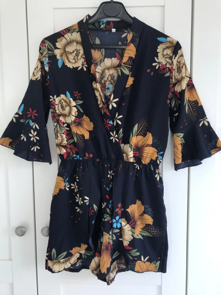 Einteiler / Shorts und Bluse Gr.S * Neuwertig * Festlich/Urlaub * Overall 36 - Bild 1 von 4