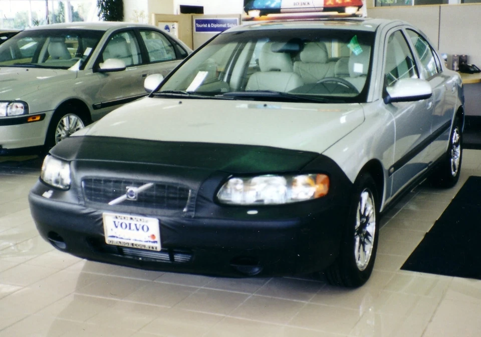 Colgan Front End Mask Bra 2pc. Fits Volvo S60 2001-2004 With License Plate - Image 1 of 1