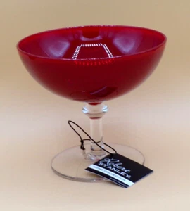 Ein Vintage Robert Stanley Home Collection rubinrotes Cocktailglas mit klarem Stiel - Bild 1 von 5
