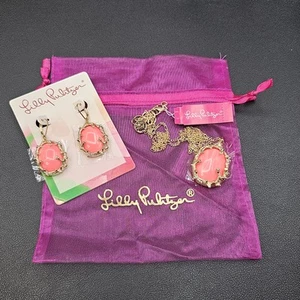 NEU Lilly Pulitzer Koralle Set HALSKETTE UND OHRRINGE goldfarben mit Taschen - Bild 1 von 5