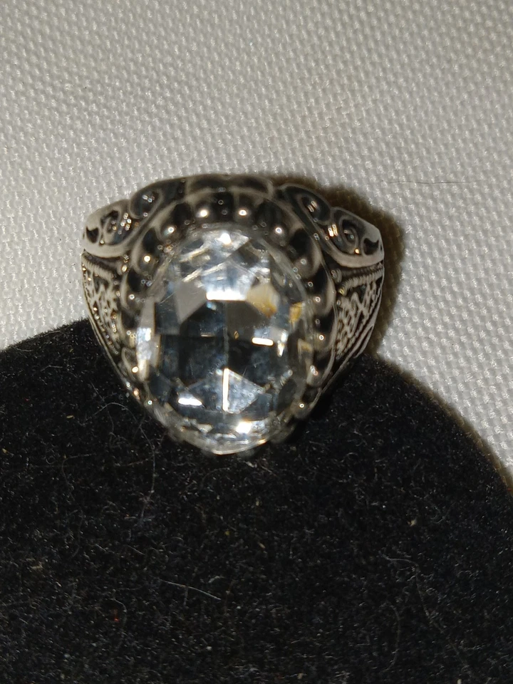 Anillo de vidrio gótico enchapado en plata con aspecto "DIAMANTE" GRANDE talla 8 Foto 1 de 4