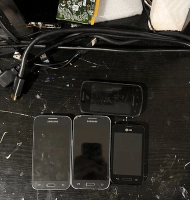 Samsung LG Phone Lot - Image 1 of 2