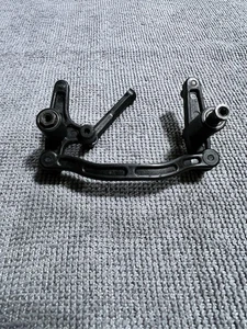 Team Associated Apex 4WD 1:10 Tourenwagen Lenkung Bellcrank Montage. - Bild 1 von 2