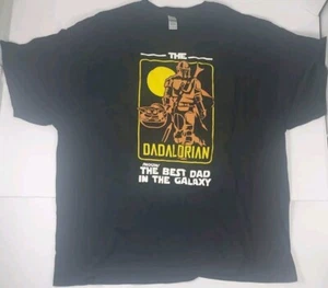 Gildan Dadalorian The Best Dad In The Galaxy Grafik T-Shirt - Bild 1 von 7