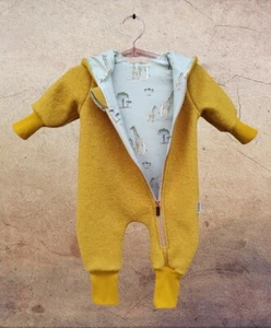 Wollwalkoverall Gr. 62/68, Baby Kind Wollwalkanzug, senfgelb mit Giraffe - Bild 1 von 9
