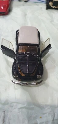 Polistyl Volkswagen Cabriolet maggiolino scala 1:25 - Immagine 1 di 4