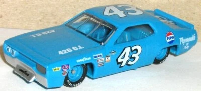 Coche de campeonato NASCAR LEGEND/RICHARD PETTY/1971 PLYMOUTH ROAD RUNNER Foto 1 de 2
