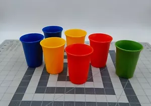 Tupperware Clásico Niños Campana Vasos 6oz Tazas #109 Colores Primarios Set/7 Sin Tapas - Imagen 1 de 9