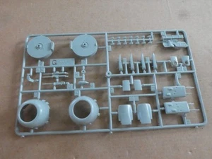 Revell B-25D MITCHELL KIT SCALA 1/48 N. 04977 COWLING G SPRUE - Foto 1 di 5
