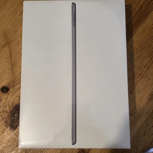 Apple iPad 8th Gen 32GB Wi-Fi 10.2" Space Grey - Tablet Sealed, Brand New in Box - Afbeelding 1 van 5