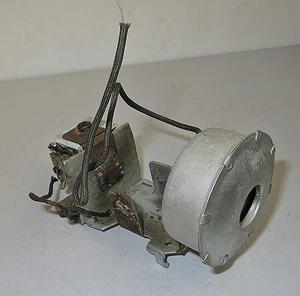 LIONEL #601-55 HORN ASSEMBLY FOR LATE NW2 DIESEL SWITCHERS,HORN/RELAY/BRACKET - Picture 1 of 5