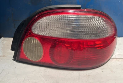 KIA SEPHIA 1998-2001 GENUINO FABRICANTE DE EQUIPOS ORIGINALES LUZ TRASERA DERECHA LADO DEL PASAJERO Foto 1 de 4