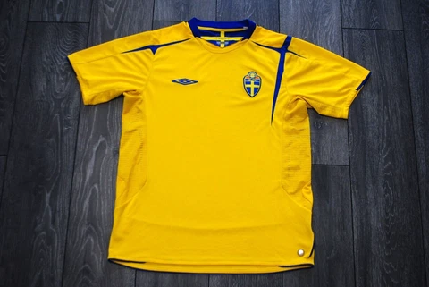 SIZE L SWEDEN NATIONAL TEAM HOME FOOTBALL SHIRT 2005-2006/08 JERSEY UMBRO RETRO Cover