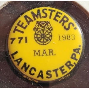 Botón Pinback Lancaster PA amarillo vintage Teamsters' 771 1983 - Imagen 1 de 3