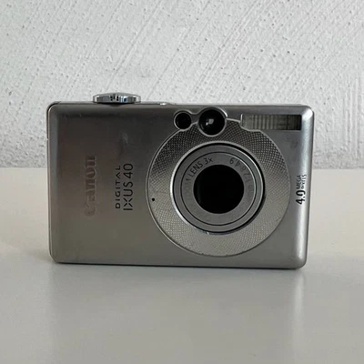 Canon IXUS 40 / Pocketkamera / Silber / Defekt / 4,0 Megapixel / Händler - Bild 1 von 4