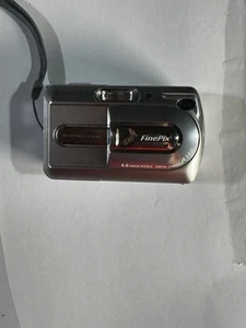 Fujifilm FinePix A340 4.0MP Compact 3X Optical Zoom Digital Camera  Plus Case - Picture 1 of 21