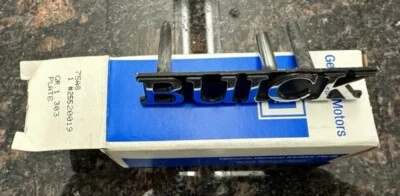 1985-91 SKYLARK SOMERSET REGAL "BUICK" GRILLE EMBLEM NEW GM NOS 25520019 - Image 1 of 2