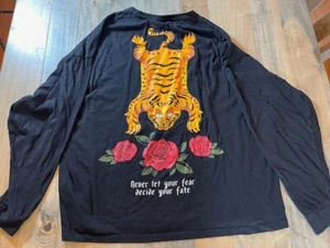 Camisa Negra Manga Larga con Diseño Tigre y Rosas 100% Algodón, Talla XXL - Imagen 1 de 5