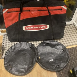 Bolsa de bicicleta Neil Pryde roja y cubiertas de rueda - Imagen 1 de 15