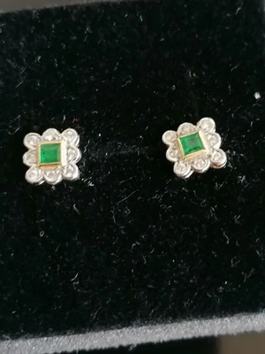 Smaragd-Ohrstecker mit 16 Diamanten, 585 WG+GG, 7x7mm,feine Juweliersarbeit - Bild 1 von 4