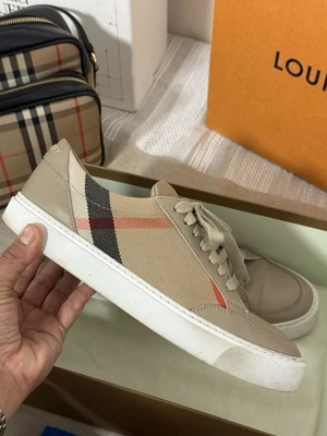 Tênis feminino Burberry - Imagem 1 de 4