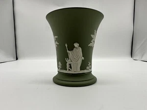 Vintage 1957 Sage Green Jasperware Wedgwood Beaker Garden Vase Exc Cond - Picture 1 of 6