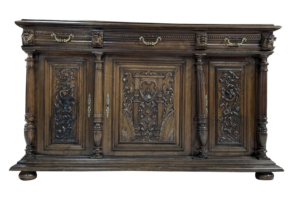 Antigo Buffet Renascentista Francês Revival, Nogueira, 65,5′′W, PA6588 - Imagem 1 de 1