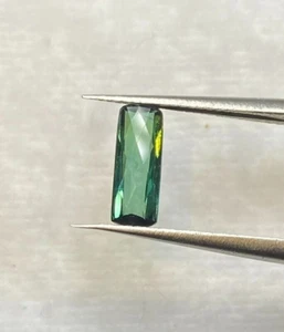 0.81 CTS NATURAL TOURMALINE, GREEN 9.5 X 3.5 X 2.5 MM, FLAWLESS TABLE CUT - Imagen 1 de 3