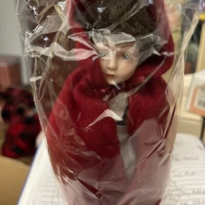 Geppeddo Porzellan Puppe Rotkäppchen Märchenserie Originalverpackt - Bild 1 von 4
