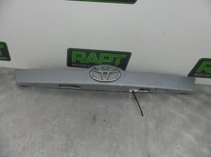TOYOTA CAMRY REAR BOOTLID GARNISH CENTRE COLOURED NOCAMERA ASV/AVV50 12/11-05/15 - Picture 1 of 10