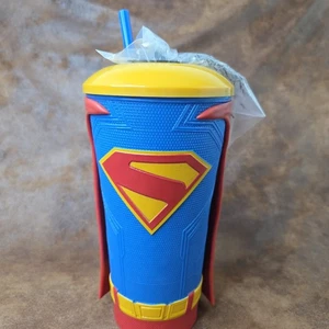 Superman Movie 2025 AMC Exclusive Gripper Cup with Topper Key Chain - Picture 1 of 5