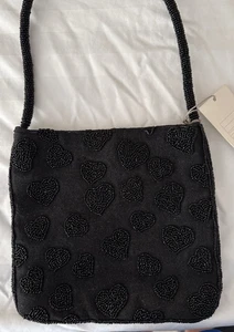 Flache Schultertasche mit Perlenherz - A New Day - schwarz und NEU mit Etikett - Bild 1 von 7