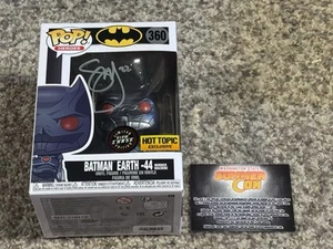 Funko: Batman Earth -44 Murder Machine #360 GLOW Chase ~ Capullo & Snyder Signed - Picture 1 of 7