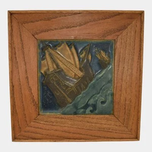 Piastrella ceramica incorniciata nave galeone ceramica arte e mestieri Rookwood Faience - Foto 1 di 6